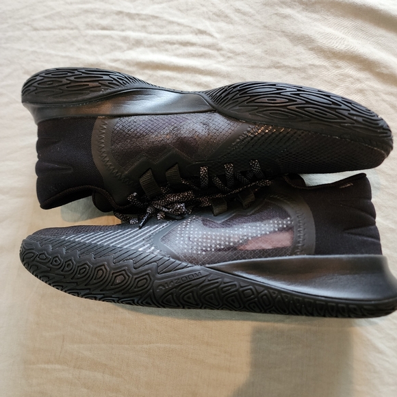 Nike Kyrie Flytrap 5 Men's Shoes. New Without Box. - Picture 3 of 9
